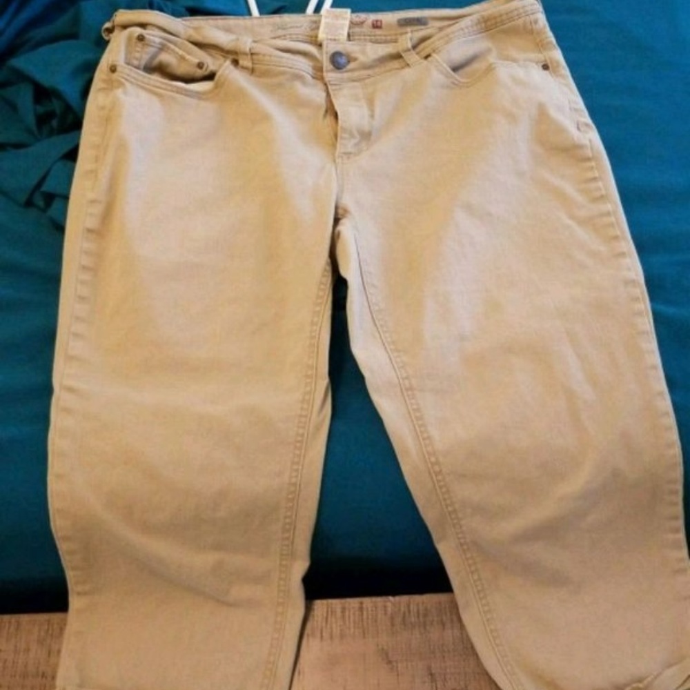 Faded Glory Size 14 Capris